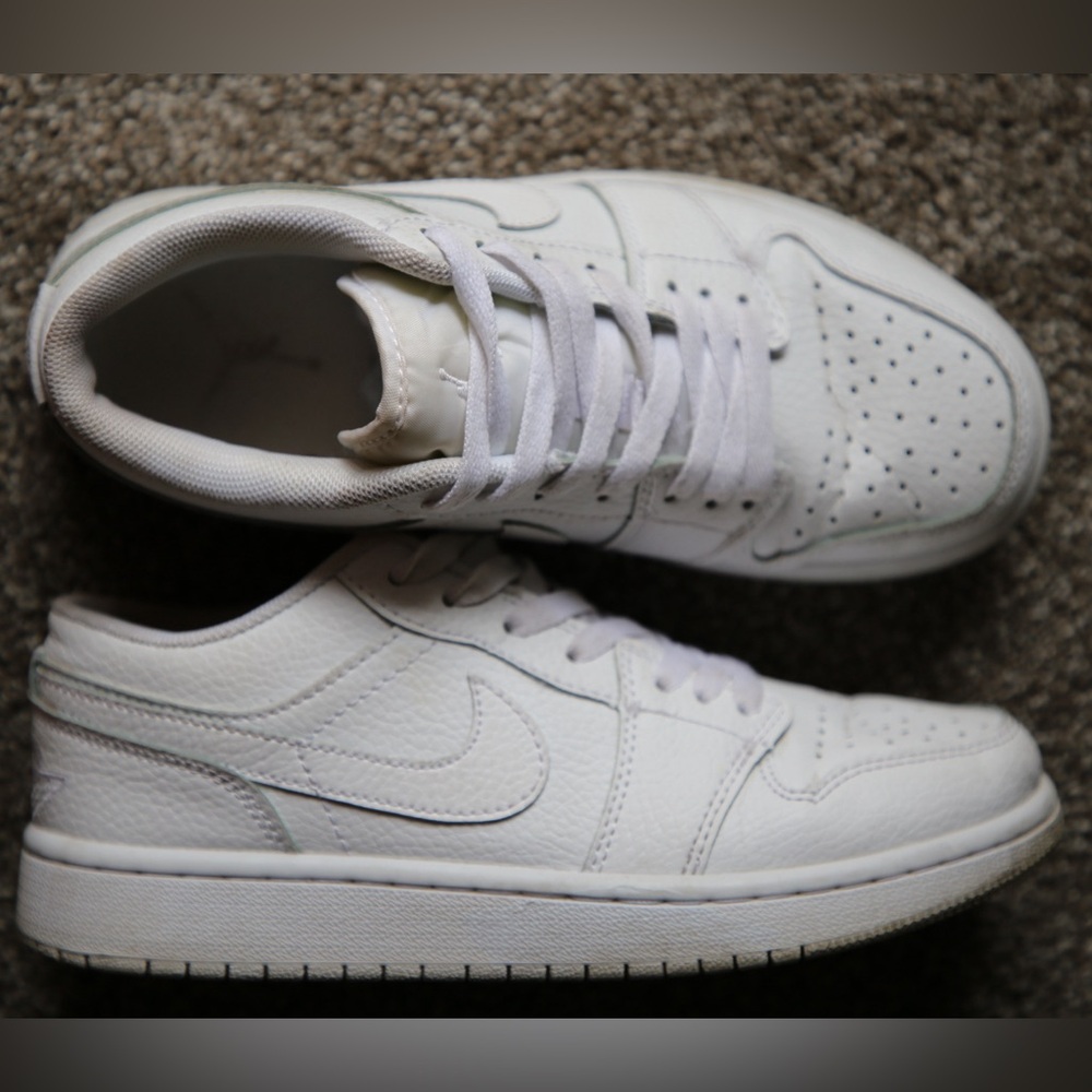 Women’s Nike Air Jordan 1 (size 7)